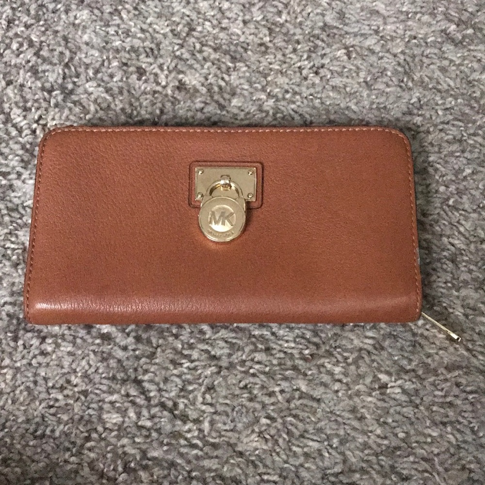 Michael kors clutch